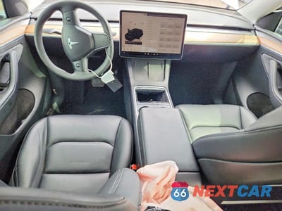 Zdjęcie 8 z 12 samochodu: 2025 TESLA MODEL Y VIN:7SAYGAEE6SF296500 - miniatura