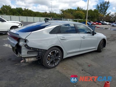 Trzecie zdjęcie samochodu z tyłu: 2022 KIA K5 GT-LINE VIN:5XXG64J26NG116099 - miniatura