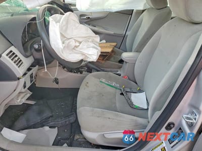 Zdjęcie 7 z 13 samochodu: 2012 TOYOTA COROLLA LE VIN:2T1BU4EE5CC805141 - miniatura
