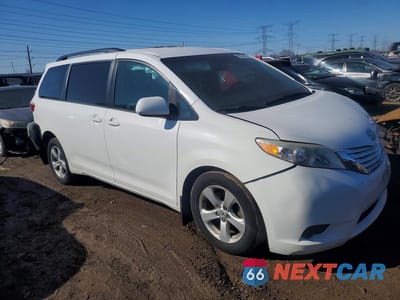 Czwarte zdjęcie samochodu z boku: 2017 TOYOTA SIEANNA VIN:5TDKZ3DC5HS858674 - miniatura