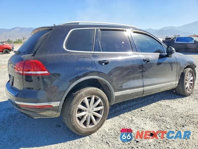Trzecie zdjęcie samochodu z tyłu: 2015 VOLKSWAGEN TOUAREG V6 VIN:WVGEF9BP7FD006930 - miniatura