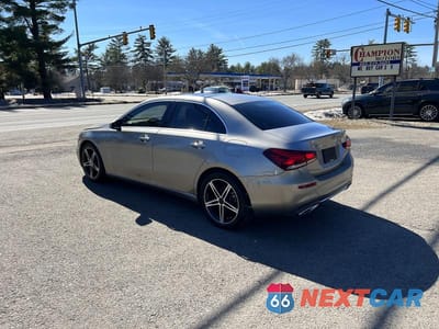 Czwarte zdjęcie samochodu z boku: 2019 MERCEDES-BENZ A 220 VIN:WDD3G4EB7KW020987 - miniatura