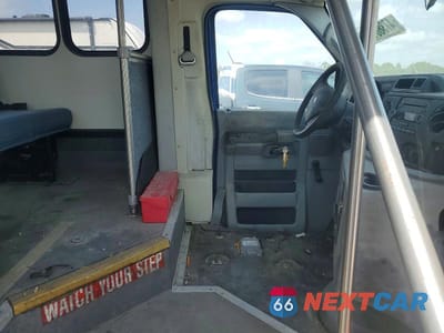 Piąte zdjęcie samochodu w środku: 2016 FORD E450 SHUTTLE BUS VIN:1FDFE4FS8GDC33263 - miniatura