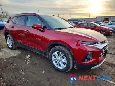Czwarte zdjęcie samochodu z boku: 2021 CHEVROLET BLAZER 2LT VIN:3GNKBHRS5MS562522 - miniatura