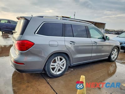 Trzecie zdjęcie samochodu z tyłu: 2015 MERCEDES-BENZ GL 450 4MATIC VIN:4JGDF6EE8FA471447 - miniatura