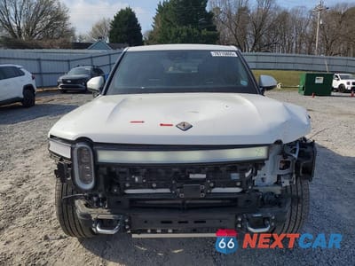 Piąte zdjęcie samochodu w środku: 2022 RIVIAN R1T ADVENTURE VIN:7FCTGAAA5NN013742 - miniatura