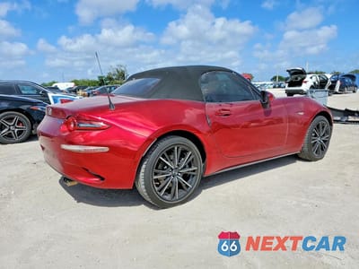 Trzecie zdjęcie samochodu z tyłu: 2024 MAZDA MX-5 MIATA GRAND TOURING VIN:JM1NDAD78R0603380 - miniatura