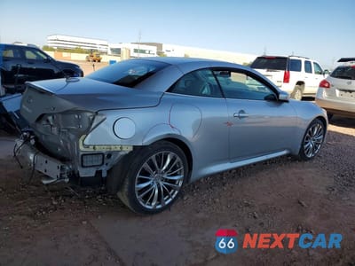 Trzecie zdjęcie samochodu z tyłu: 2015 INFINITI Q60 CONVERTIBLE BASE VIN:JN1CV6FE6FM811200 - miniatura