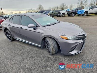Czwarte zdjęcie samochodu z boku: 2018 TOYOTA CAMRY XSE VIN:4T1B61HK6JU523113 - miniatura