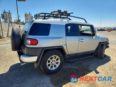 Trzecie zdjęcie samochodu z tyłu: 2012 TOYOTA FJ CRUISER BASE VIN:JTEZU4BF6CK012484 - miniatura