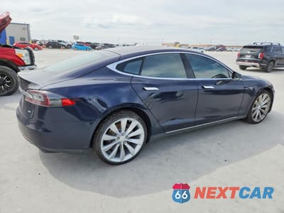 Trzecie zdjęcie samochodu z tyłu: 2015 TESLA MODEL S 85 VIN:5YJSA1H16FFP73798 - miniatura