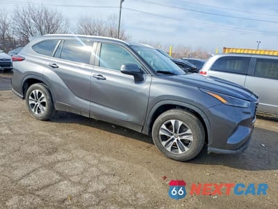 Czwarte zdjęcie samochodu z boku: 2024 TOYOTA HIGHLANDER LE VIN:5TDKDRAH8RS053920 - miniatura