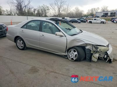 Czwarte zdjęcie samochodu z boku: 2003 TOYOTA CAMRY LE VIN:4T1BE32K53U781567 - miniatura