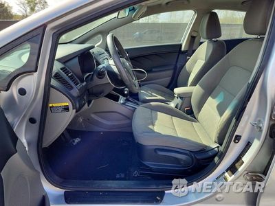 Zdjęcie 7 z 13 samochodu: 2015 KIA FORTE LX VIN:KNAFK4A62F5408099 - miniatura