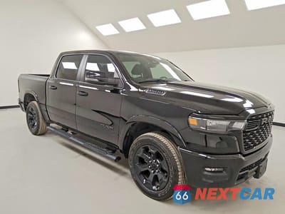 Czwarte zdjęcie samochodu z boku: 2025 RAM 1500 BIG HORN VIN:1C6SRFFP7SN675573 - miniatura