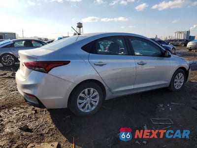 Trzecie zdjęcie samochodu z tyłu: 2021 HYUNDAI ACCENT SE VIN:3KPC24A60ME139110 - miniatura