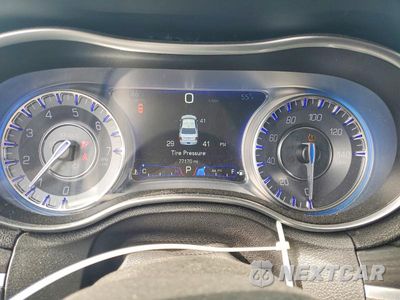 Zdjęcie 9 z 12 samochodu: 2018 CHRYSLER 300 TOURING VIN:2C3CCARG1JH314333 - miniatura
