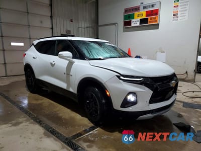 Czwarte zdjęcie samochodu z boku: 2022 CHEVROLET BLAZER 3LT VIN:3GNKBJRS1NS156696 - miniatura