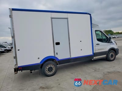 Trzecie zdjęcie samochodu z tyłu: 2022 FORD TRANSIT DELIVERY TRUCK VIN:1FDBW5Z85NKA39624 - miniatura