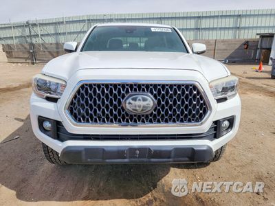 Piąte zdjęcie samochodu w środku: 2018 TOYOTA TACOMA DOUBLE CAB VIN:5TFCZ5AN6JX163674 - miniatura