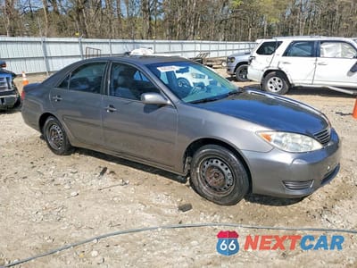 Czwarte zdjęcie samochodu z boku: 2005 TOYOTA CAMRY LE VIN:JTDBE32K253034215 - miniatura