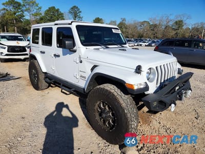 Czwarte zdjęcie samochodu z boku: 2020 JEEP WRANGLER UNLIMITED SAHARA VIN:1C4HJXEN9LW195711 - miniatura