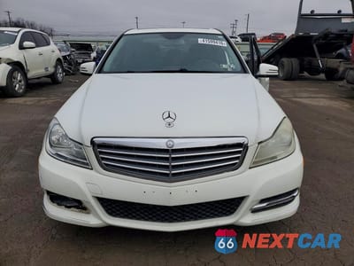 Piąte zdjęcie samochodu w środku: 2012 MERCEDES-BENZ C 300 4MATIC VIN:WDDGF8BBXCR226210 - miniatura