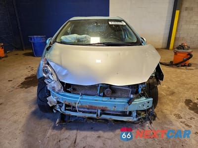 Piąte zdjęcie samochodu w środku: 2012 TOYOTA PRIUS C THREE VIN:JTDKDTB37C1002526 - miniatura