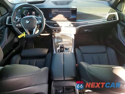 Zdjęcie 8 z 13 samochodu: 2025 BMW X5 XDRIVE40I VIN:5UX23EU03S9Z05062 - miniatura