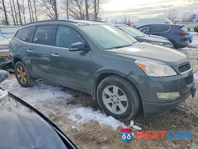 Czwarte zdjęcie samochodu z boku: 2011 CHEVROLET TRAVERSE LT VIN:1GNKRGED2BJ157889 - miniatura