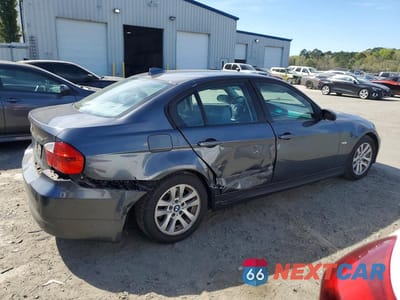 Trzecie zdjęcie samochodu z tyłu: 2006 BMW 325 I VIN:WBAVB13506PT13124 - miniatura