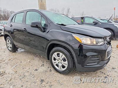 Czwarte zdjęcie samochodu z boku: 2019 CHEVROLET TRAX LS VIN:3GNCJKSB6KL141897 - miniatura