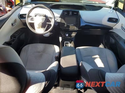 Zdjęcie 8 z 12 samochodu: 2016 TOYOTA PRIUS THREE VIN:JTDKARFU5G3517789 - miniatura