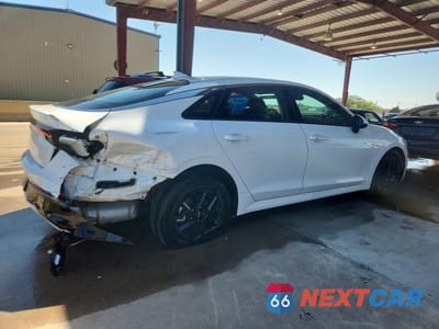 Trzecie zdjęcie samochodu z tyłu: 2025 KIA K5 LXS VIN:KNAG24J78S5358901 - miniatura