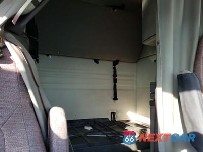 Zdjęcie 6 z 10 samochodu: 2021 VOLVO VNR SEMI TRUCK VIN:4V4WC9EH6MN600040 - miniatura