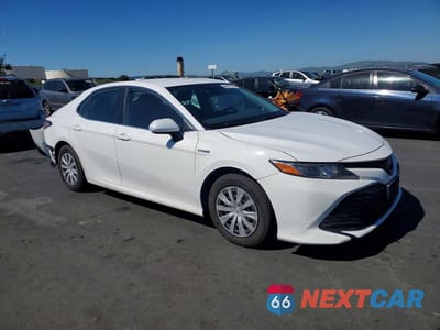 Czwarte zdjęcie samochodu z boku: 2019 TOYOTA CAMRY HYBRID LE VIN:4T1B31HK7KU515788 - miniatura