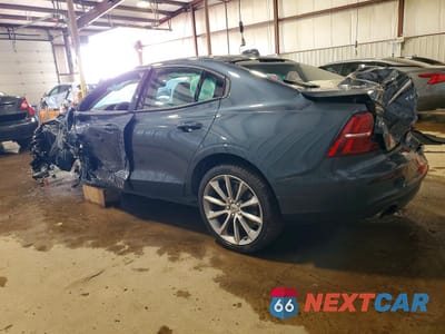 Drugie zdjęcie samochodu z przodu: 2019 VOLVO S60 T6 MOMENTUM VIN:7JRA22TK2KG004571 - miniatura