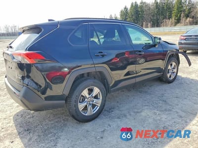 Trzecie zdjęcie samochodu z tyłu: 2024 TOYOTA RAV4 XLE VIN:2T3P1RFV9RC421051 - miniatura