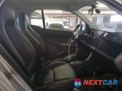 Zdjęcie 10 z 12 samochodu: 2014 SMART FORTWO PURE VIN:WMEEJ3BA6EK781775 - miniatura