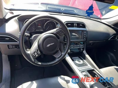 Zdjęcie 9 z 10 samochodu: 2018 JAGUAR F-PACE PREMIUM VIN:SADCJ2EV3JA242159 - miniatura