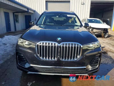 Piąte zdjęcie samochodu w środku: 2021 BMW X7 XDRIVE40I VIN:5UXCW2C00M9F66858 - miniatura