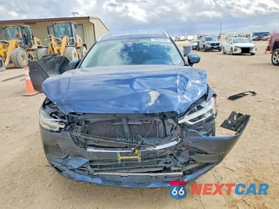 Piąte zdjęcie samochodu w środku: 2019 VOLVO XC60 T5 MOMENTUM VIN:LYV102DK2KB288864 - miniatura