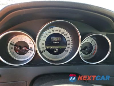 Zdjęcie 9 z 11 samochodu: 2013 MERCEDES-BENZ C 250 VIN:WDDGF4HB8DR248482 - miniatura