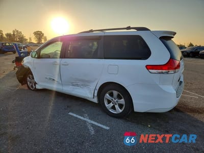 Drugie zdjęcie samochodu z przodu: 2011 TOYOTA SIENNA LE 8-PASSENGER VIN:5TDKK3DC4BS107898 - miniatura