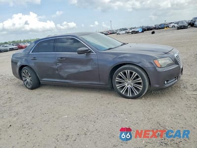 Czwarte zdjęcie samochodu z boku: 2013 CHRYSLER 300 S VIN:2C3CCABG7DH660921 - miniatura
