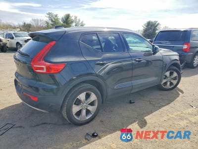 Trzecie zdjęcie samochodu z tyłu: 2022 VOLVO XC40 T5 MOMENTUM VIN:YV4162UK6N2761960 - miniatura