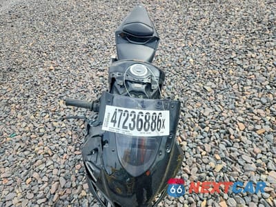 Piąte zdjęcie samochodu w środku: 2022 YAMAHA YZFR3 A VIN:MH3RH18Y5NK008463 - miniatura