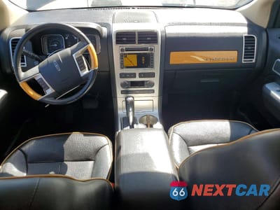 Zdjęcie 8 z 12 samochodu: 2010 LINCOLN TOWNHOUSE MKX VIN:2LMDJ8JC2ABJ21604 - miniatura