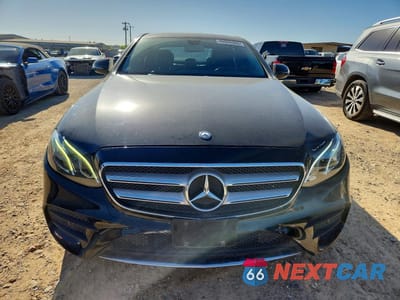 Piąte zdjęcie samochodu w środku: 2017 MERCEDES-BENZ E 300 VIN:WDDZF4JB3HA115460 - miniatura