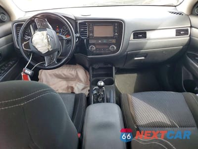 Zdjęcie 8 z 13 samochodu: 2016 MITSUBISHI OUTLANDER SE VIN:JA4AD3A36GZ049979 - miniatura